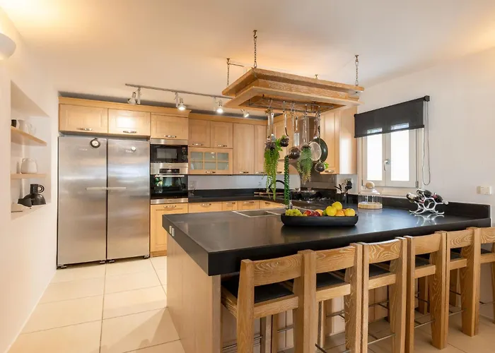 Myconian Platinum Senior & Deluxe Villa *