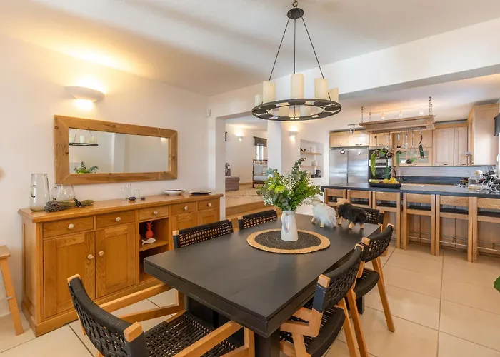 Βίλα Myconian Platinum Senior & Deluxe