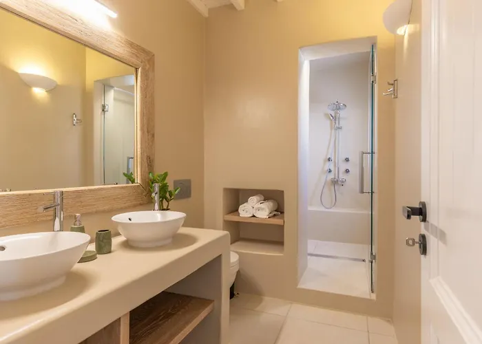 Myconian Platinum Senior & Deluxe * Καλαφάτη